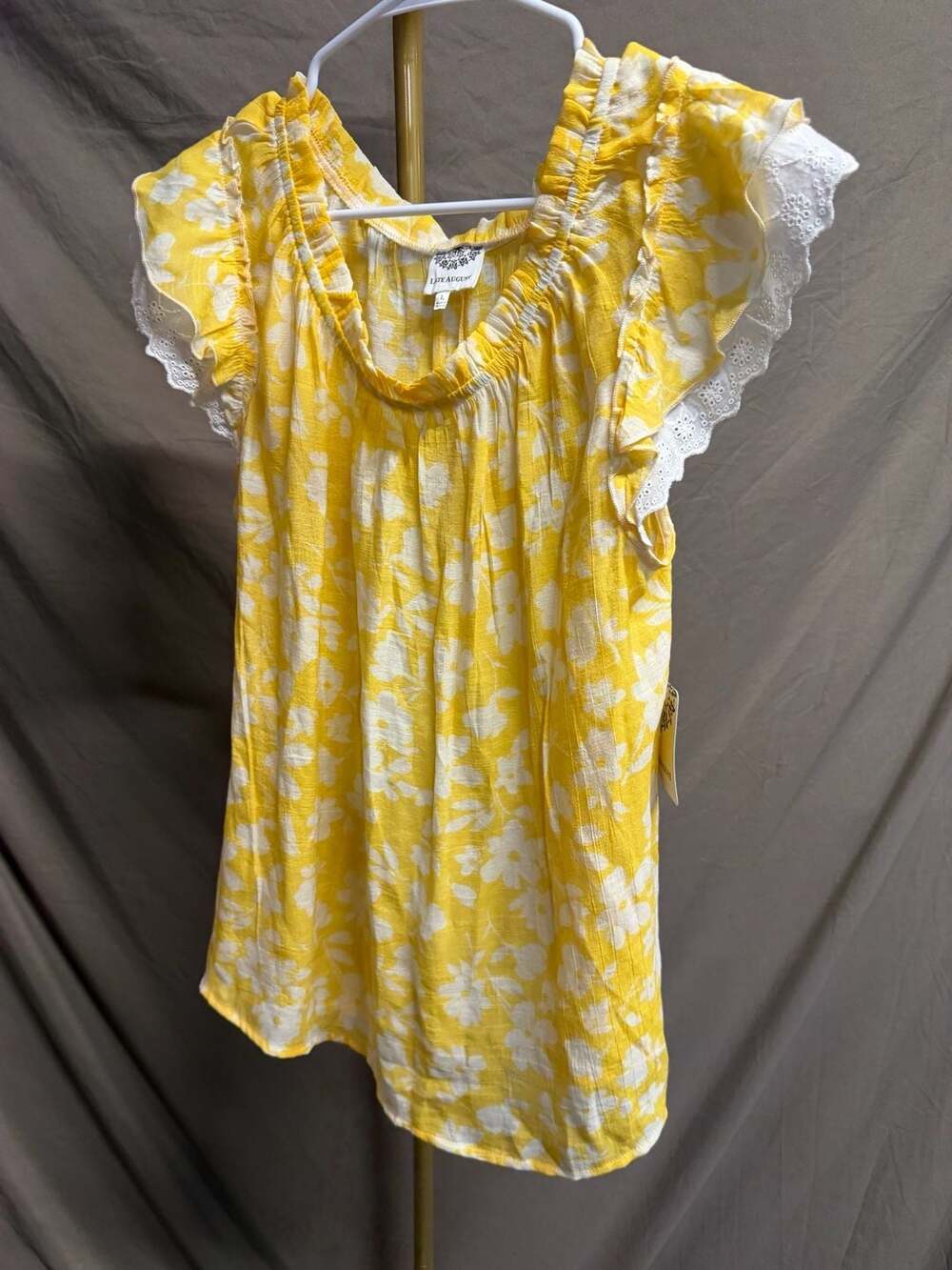 Late August Women's Yellow Floral Print Flutter Sleeve Blouse with Eyelet Trim